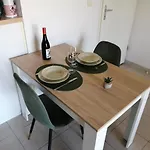 Διαμέρισμα Le Cocon De Marie,piscine, Balcon, Parking Gratuit, Baignoire Καρκασόν