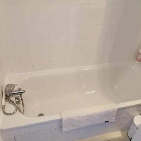 Le Cocon De Marie,piscine, Balcon, Parking Gratuit, Baignoire アパート カルカソンヌ